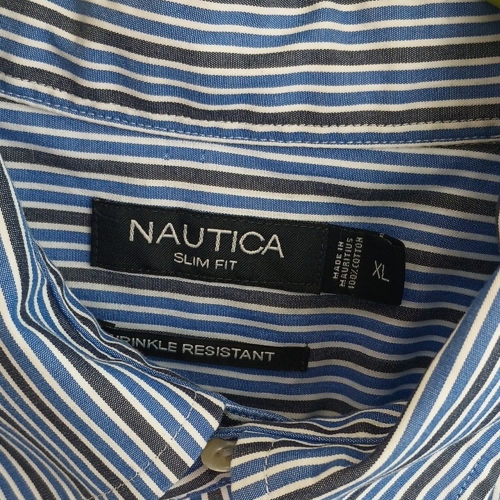 Nautica Men's Blue and White Striped Button Down Shirt